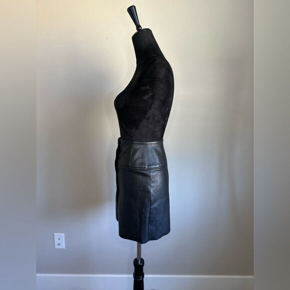 Aritiza Wilfred Free Women’s Cut Black Vegan Leather Preppy Mini Skirt Size 2 - Picture 4 of 6